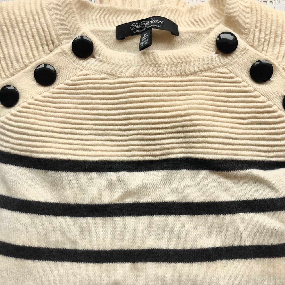 Cashmere off-white sweater